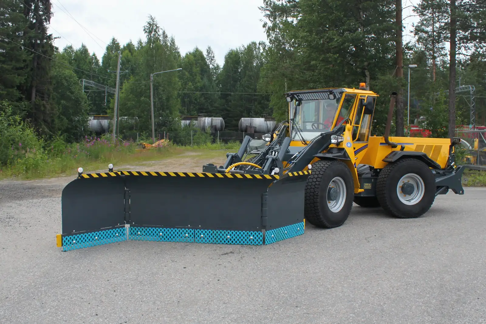 overall width 4330 mm